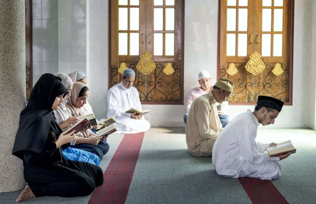 muslims reading from the quran 1